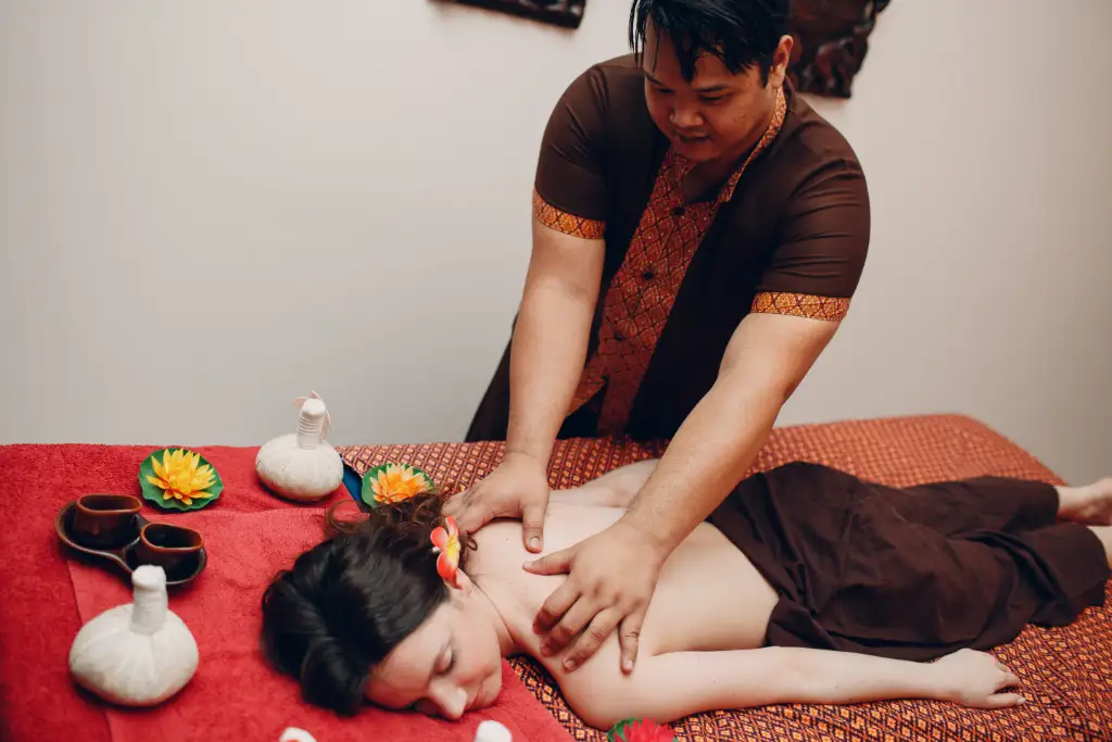 classical-thai-massage-procedure